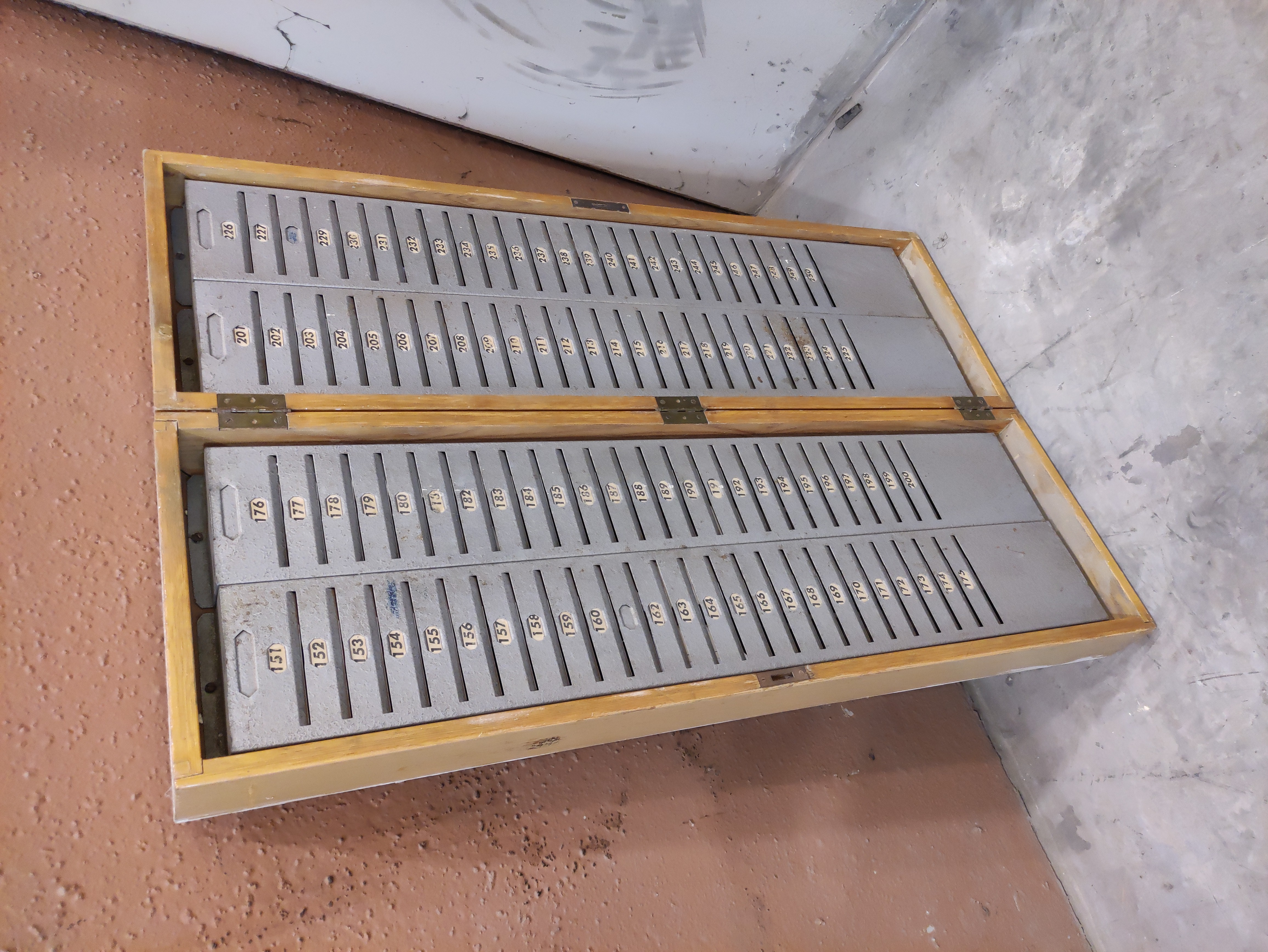 caja casillero fichar oficina fabrica 108x68-96x8_5 2_1u